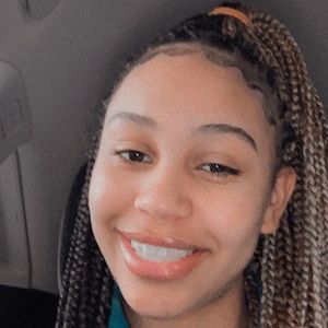 Meet your Posher, Mia